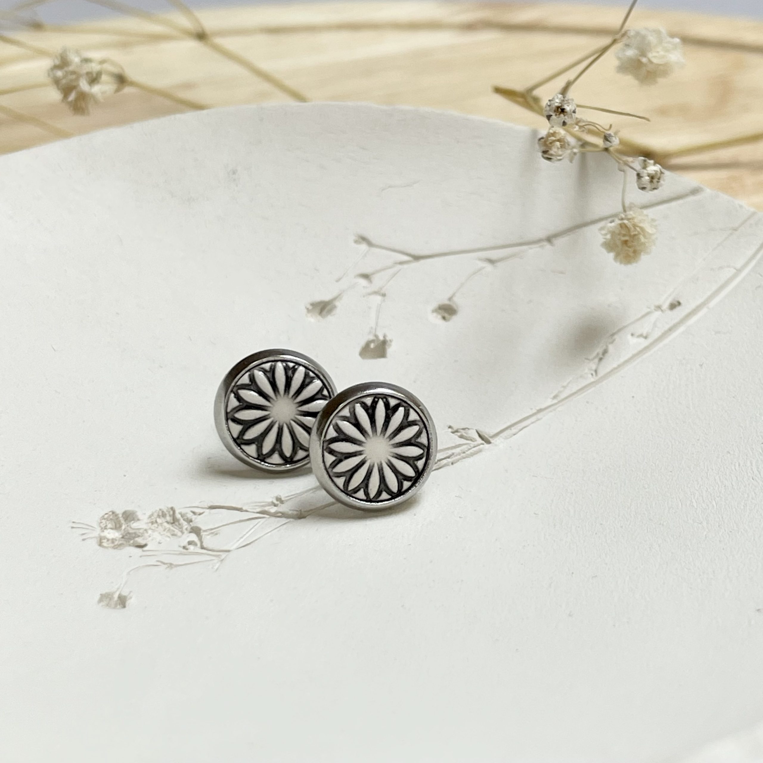 Ohrstecker Blumenmandala schwarz